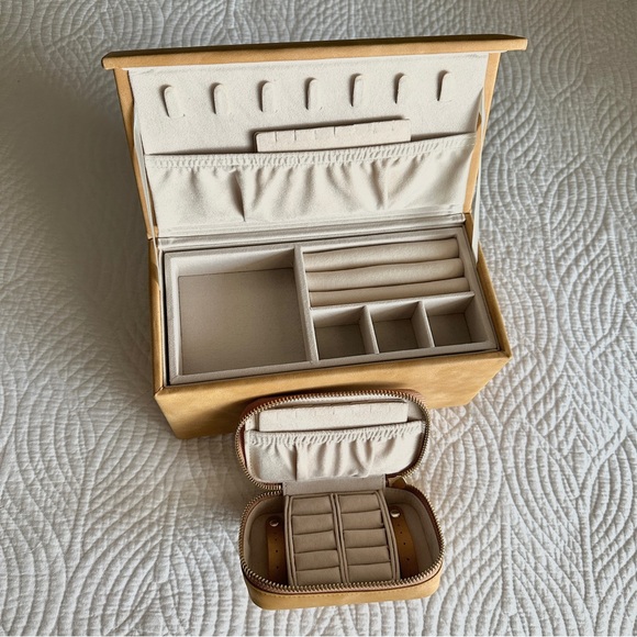 HISCOW Jewelry - Jewelry Box w/ 3-Layer Stackable Trays & Travel Jewelry Case set in color Honey